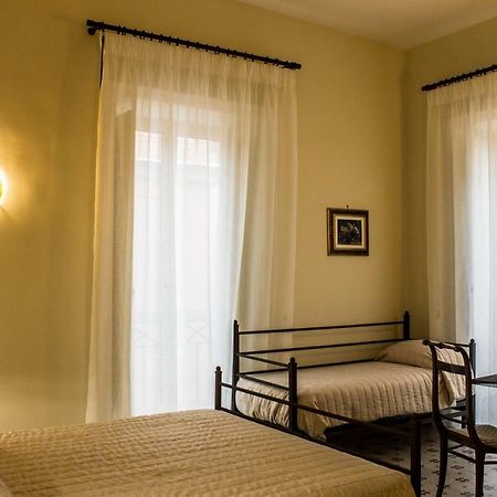 Don Angelo Petito Bed & Breakfast เนเปิลส์ ภายนอก รูปภาพ