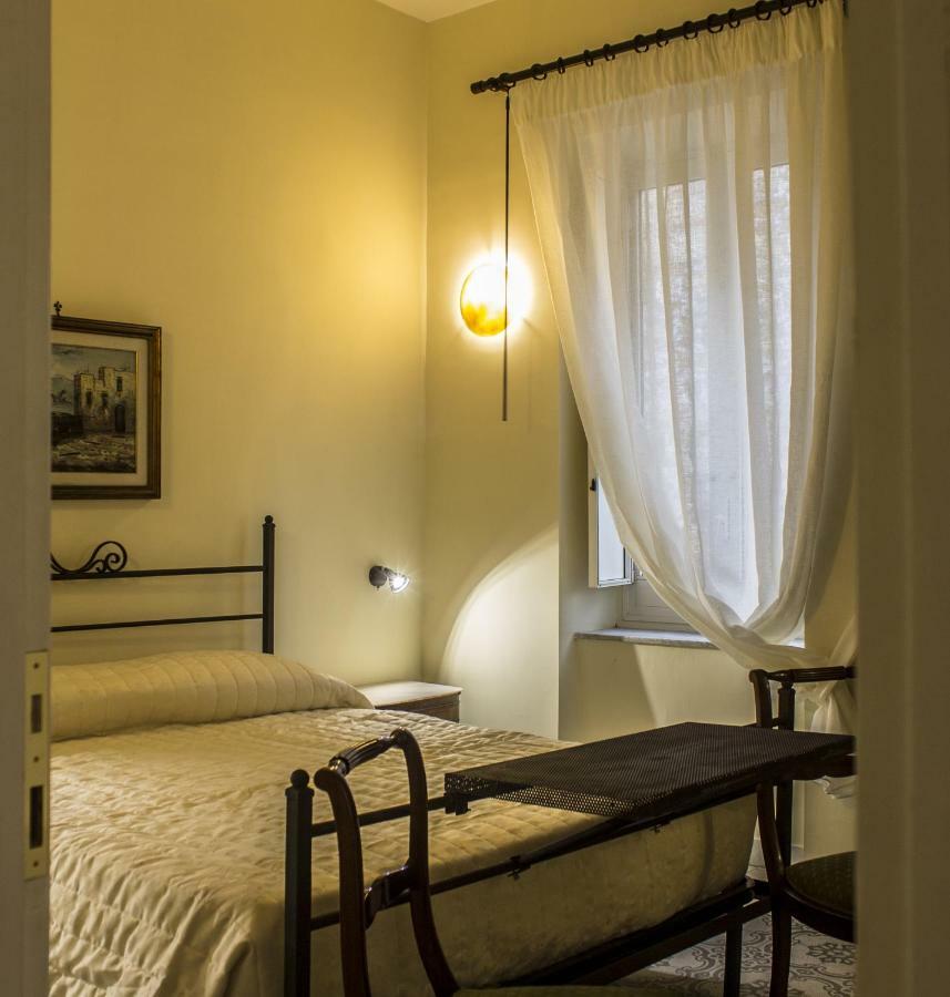 Don Angelo Petito Bed & Breakfast เนเปิลส์ ภายนอก รูปภาพ