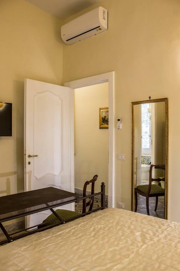 Don Angelo Petito Bed & Breakfast เนเปิลส์ ภายนอก รูปภาพ