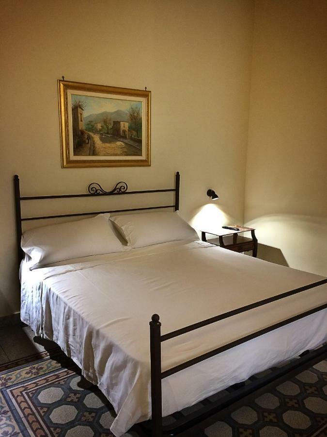 Don Angelo Petito Bed & Breakfast เนเปิลส์ ภายนอก รูปภาพ